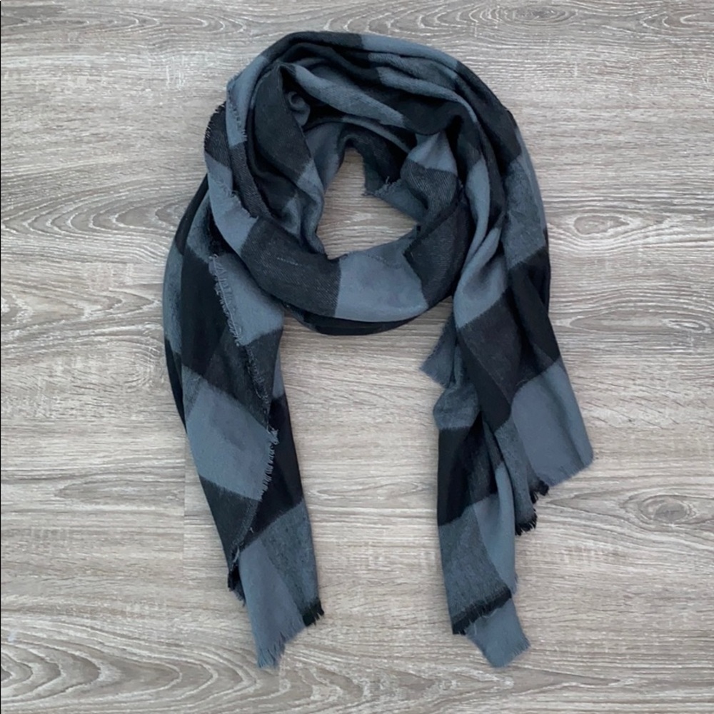 Gap Soft Plaid Pattern Scarf - image 2